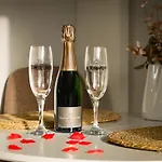 Les De Laure - L'eden Romantique, B&b, Privatif Et Petit Dejeuner, Couloir De Nage, 10mn Carcassonne (adults Only)