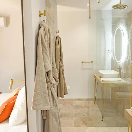 Les De Laure - L'eden Romantique, B&b, Privatif Et Petit Dejeuner, Couloir De Nage, 10mn Carcassonne (adults Only) 3*