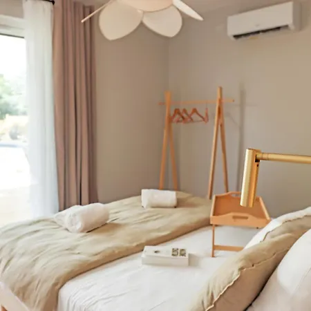Les De Laure - L'eden Romantique, B&b, Privatif Et Petit Dejeuner, Couloir De Nage, 10mn Carcassonne (adults Only)