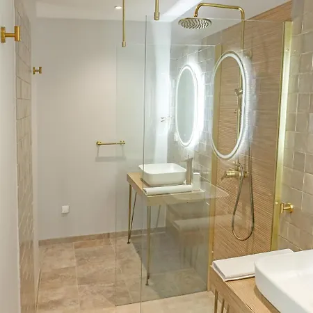 Les De Laure - L'eden Romantique, Hotes, Prive, Couloir De Nage, Adults Only Отель типа 