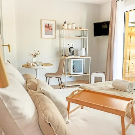 Bed & Breakfast Les De Laure - L'eden Romantique, Hôtes, Privé, Couloir De Nage, Adults Only 3*
