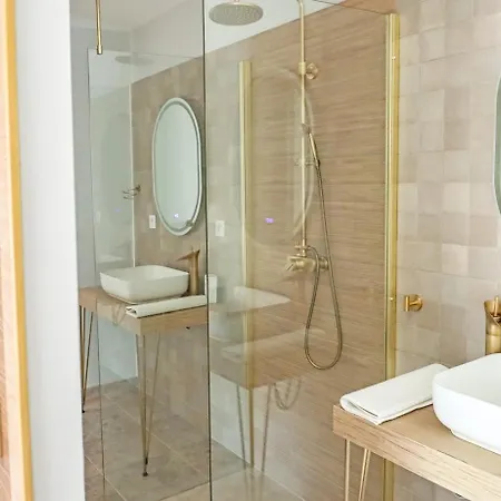 Les De Laure - L'eden Romantique, Hotes, Prive, Couloir De Nage, Adults Only *