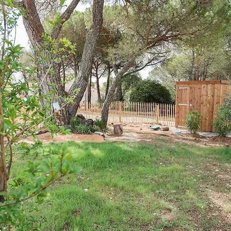 Les De Laure - L'eden Romantique, Hôtes, Privé, Couloir De Nage, Adults Only Bed and breakfast 3*