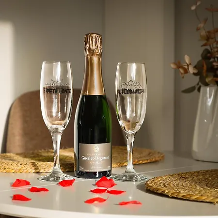 Les De Laure - L'eden Romantique, B&b, Privatif Et Petit Dejeuner, Couloir De Nage, 10mn Carcassonne (adults Only)