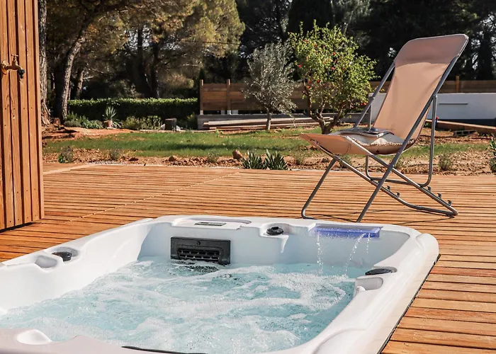 Les De Laure - L'eden Romantique, Hôtes, Privé, Couloir De Nage, Adults Only Bed and breakfast