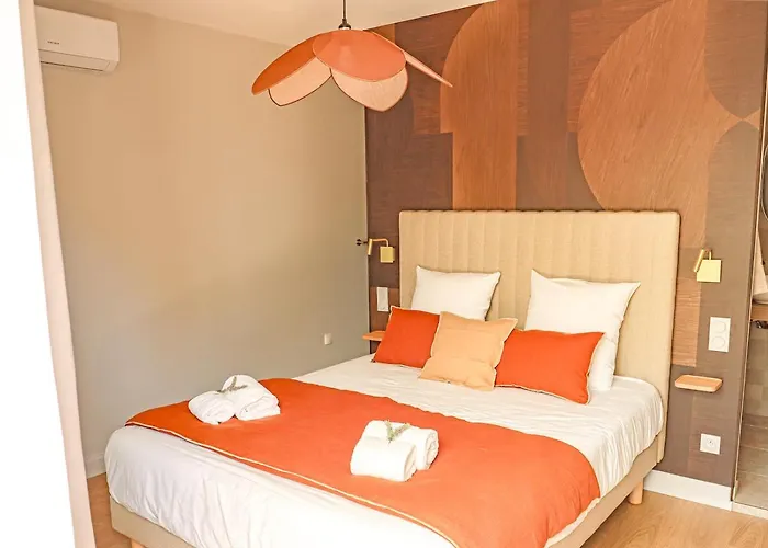 Les De Laure - L'eden Romantique, Hôtes, Privé, Couloir De Nage, Adults Only Bed and breakfast