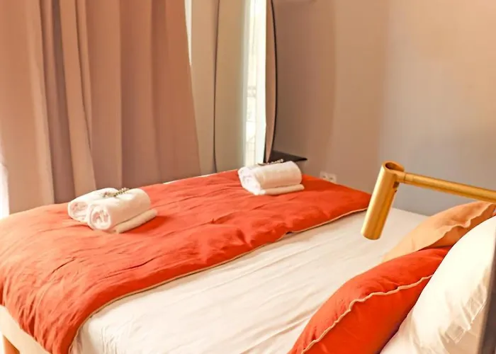 Les De Laure - L'eden Romantique, Hôtes, Privé, Couloir De Nage, Adults Only Bed and breakfast