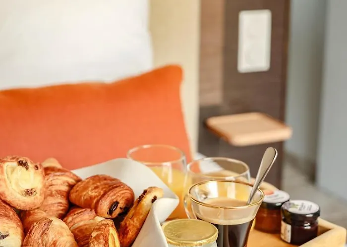 Bed and breakfast Les De Laure - L'eden Romantique, Hôtes, Privé, Couloir De Nage, Adults Only
