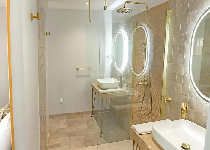 Les De Laure - L'eden Romantique, Hôtes, Privé, Couloir De Nage, Adults Only Bed and breakfast