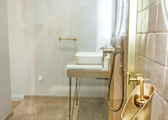 Les De Laure - L'eden Romantique, Hôtes, Privé, Couloir De Nage, Adults Only Bed and breakfast 3*