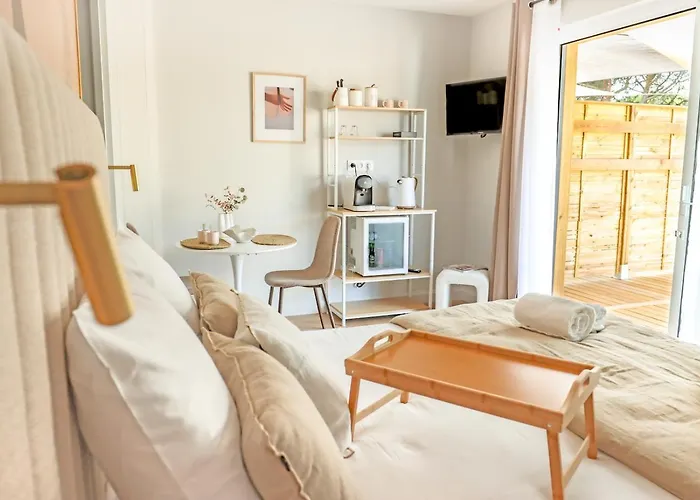 Bed and breakfast Les De Laure - L'eden Romantique, Hôtes, Privé, Couloir De Nage, Adults Only 3*