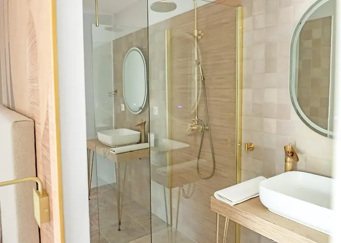 Les De Laure - L'eden Romantique, Hôtes, Privé, Couloir De Nage, Adults Only 3*
