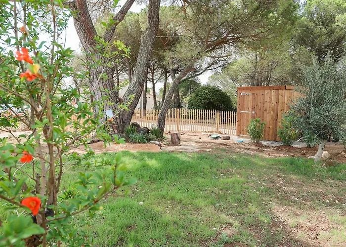 Les De Laure - L'eden Romantique, Hôtes, Privé, Couloir De Nage, Adults Only Bed and breakfast 3*