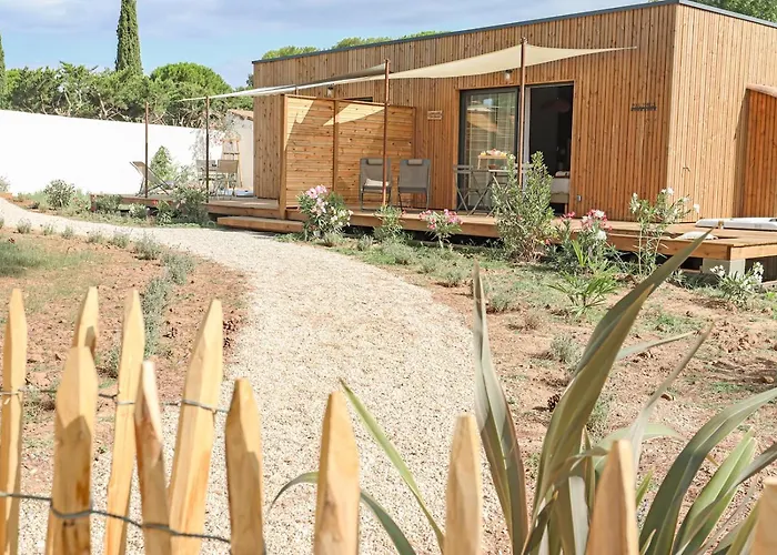Les De Laure - L'eden Romantique, Hôtes, Privé, Couloir De Nage, Adults Only Bed and breakfast