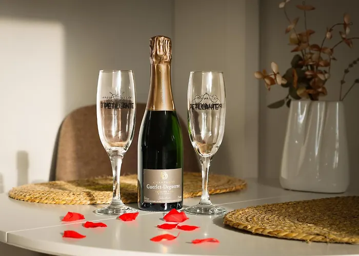 Les De Laure - L'eden Romantique, Hôtes, Privé, Couloir De Nage, Adults Only