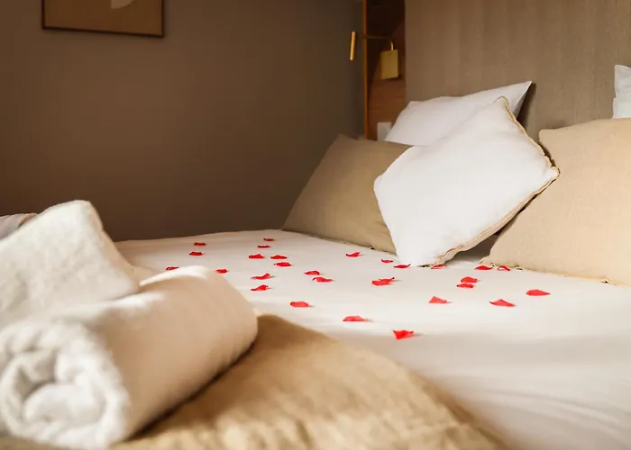 Les De Laure - L'eden Romantique, Hôtes, Privé, Couloir De Nage, Adults Only Malves-en-Minervois