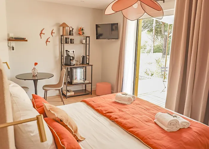 Bed and breakfast Les De Laure - L'eden Romantique, Hôtes, Privé, Couloir De Nage, Adults Only 3*